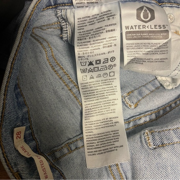 LEVI'S High waisted crop flare high rise light wash non distressed size 28 - Picture 12 of 13